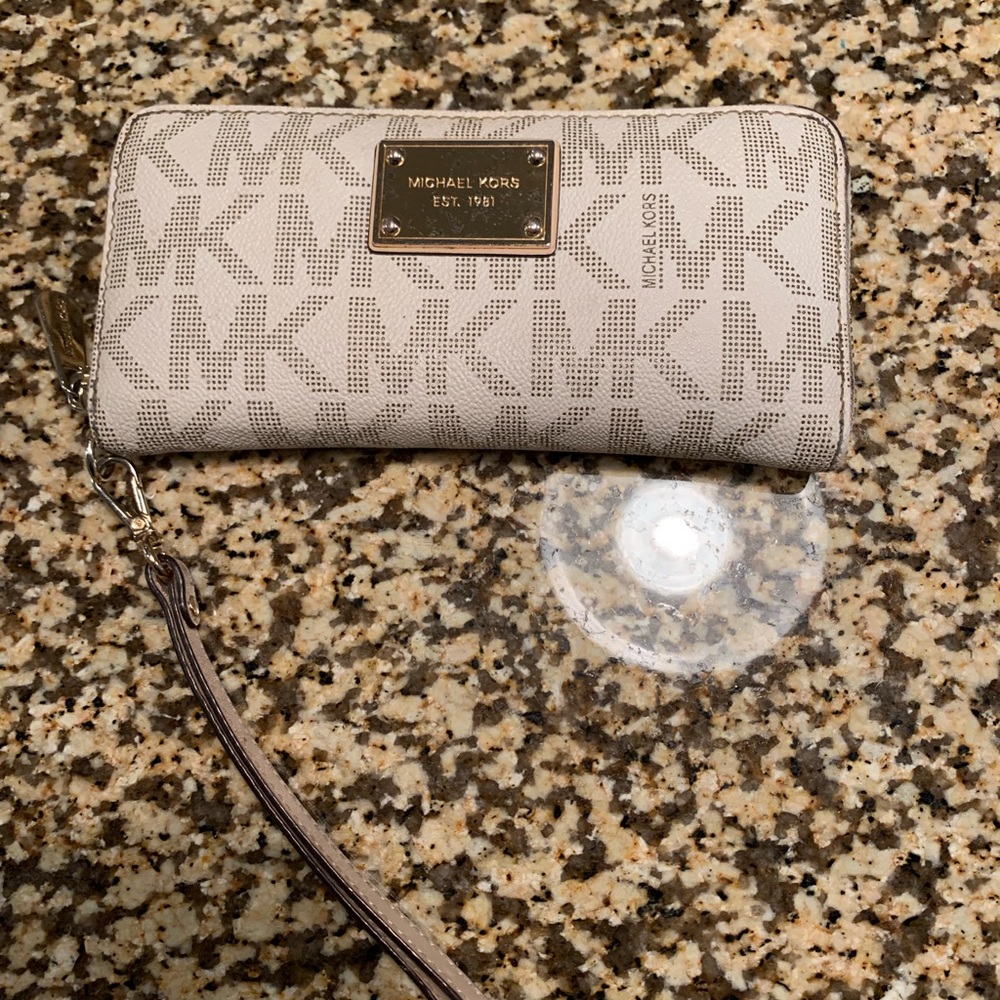 Michael Kors Signature Vanill Wallet